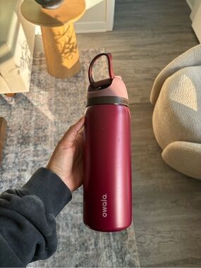 Owala Insulated Bottle in Burgundy with Pink Cap 32 Ounce